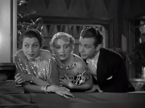  Gold Diggers of 1933! Glamourous escapism amidst the Great Depression and a talented ensemble cast featuring Joan Blondell!